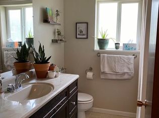 321 NE Damson Ave APT A, College Place, WA 99324