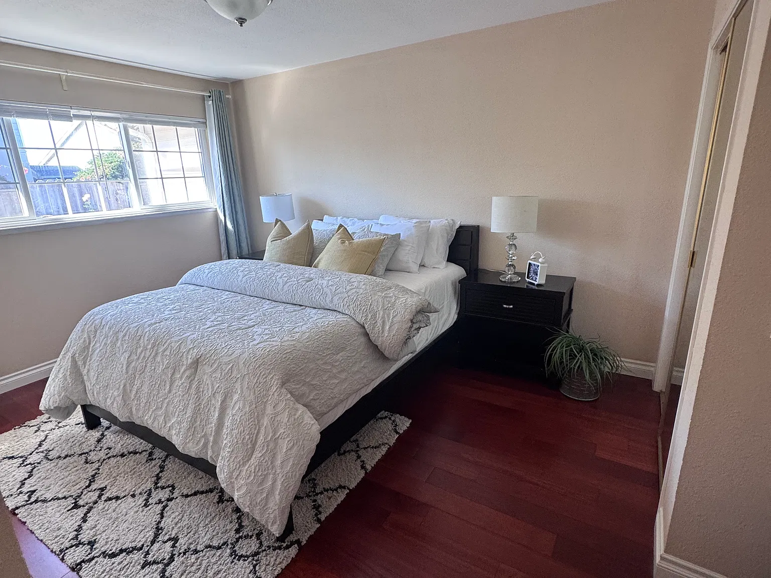 4 bed, 1700 sqft, $6,800 — Photo 3