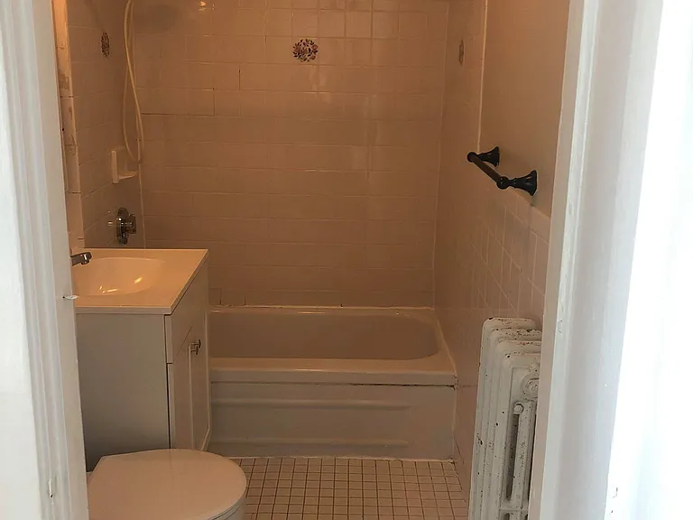 253 Whitwell St #2L — Photo 10