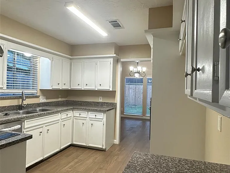 11503 Briar Forest Dr — Photo 12