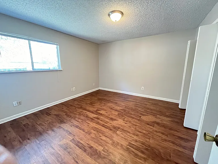 1205 Glenda Dr — Photo 8