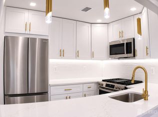 709 Sunshine Ct, Parlin, NJ 08859