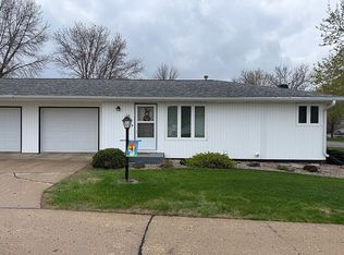 1128 1st Ave SE, Sioux Center, IA 51250