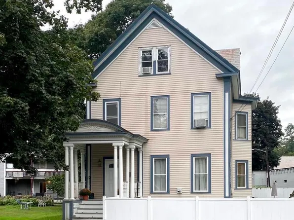 35 School Street, Rockingham, VT 05101