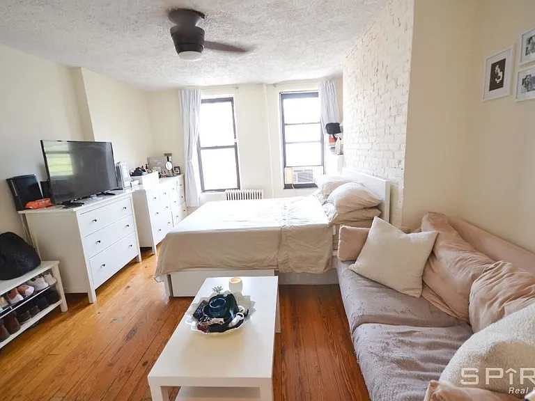 457 W 50th St #4RE — Photo 2
