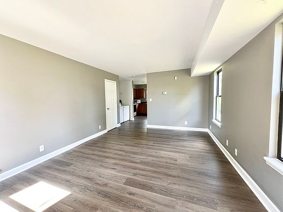 2nd image of 1537R W Kentucky St #6