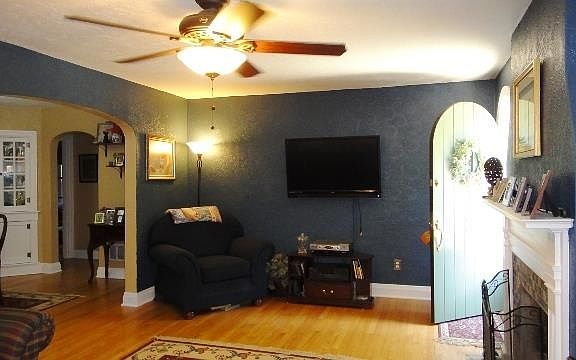 2nd image of 1688 Wiltshire Blvd