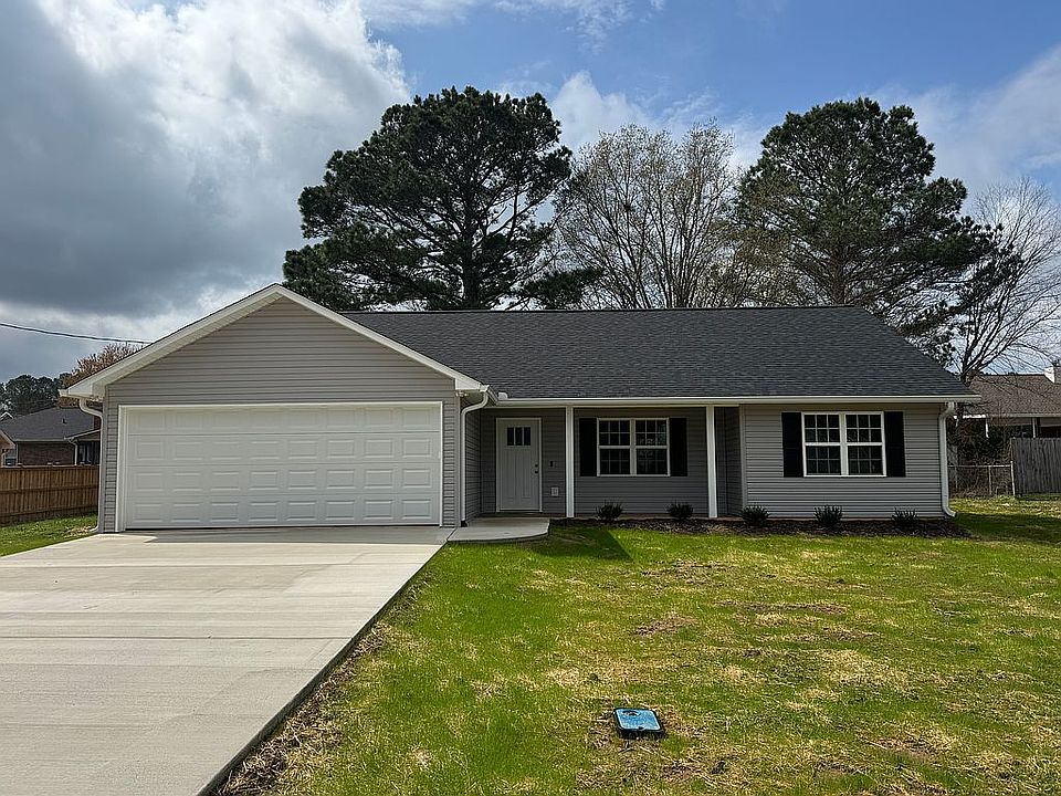 1st image of 206 Cambridge Ln