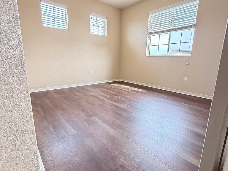 961 Celestine Cir — Photo 28
