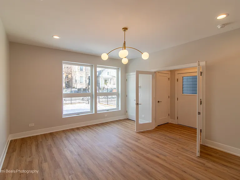 6749 S Langley Ave #B — Photo 10