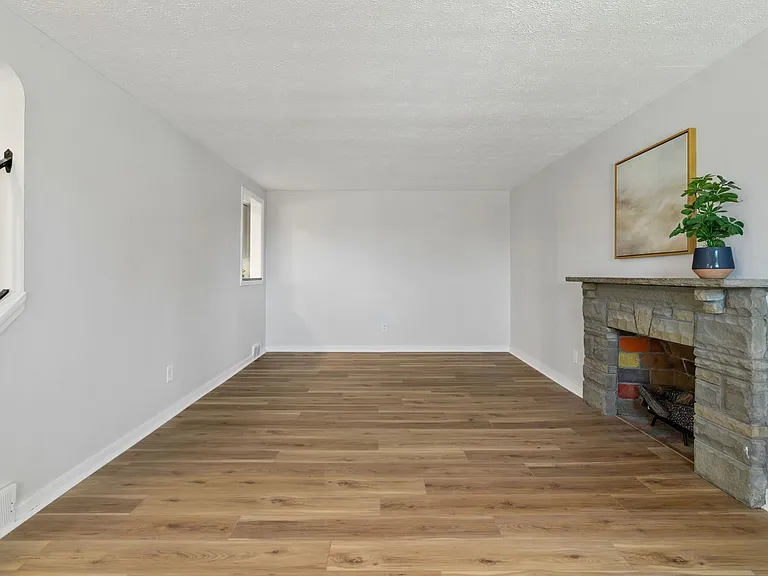 973 Agnew Rd — Photo 7
