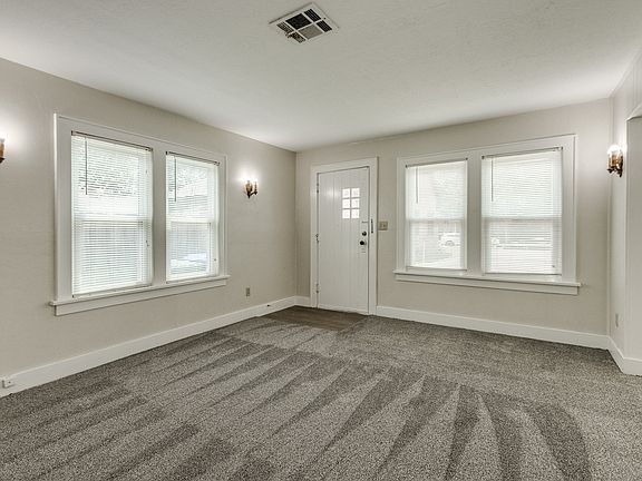 2nd image of 471 Elm Ave #1/2