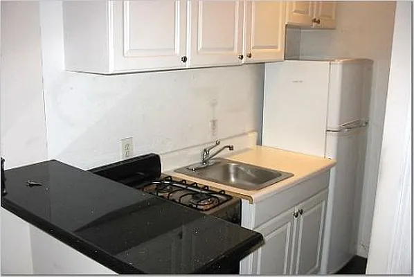 Rented by 4 Points Properties | media 12