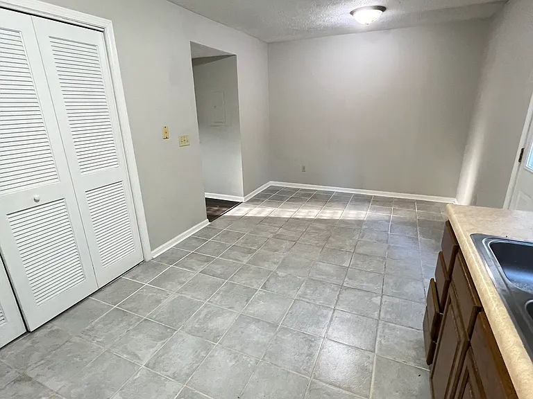 589 Holly Ct — Photo 6