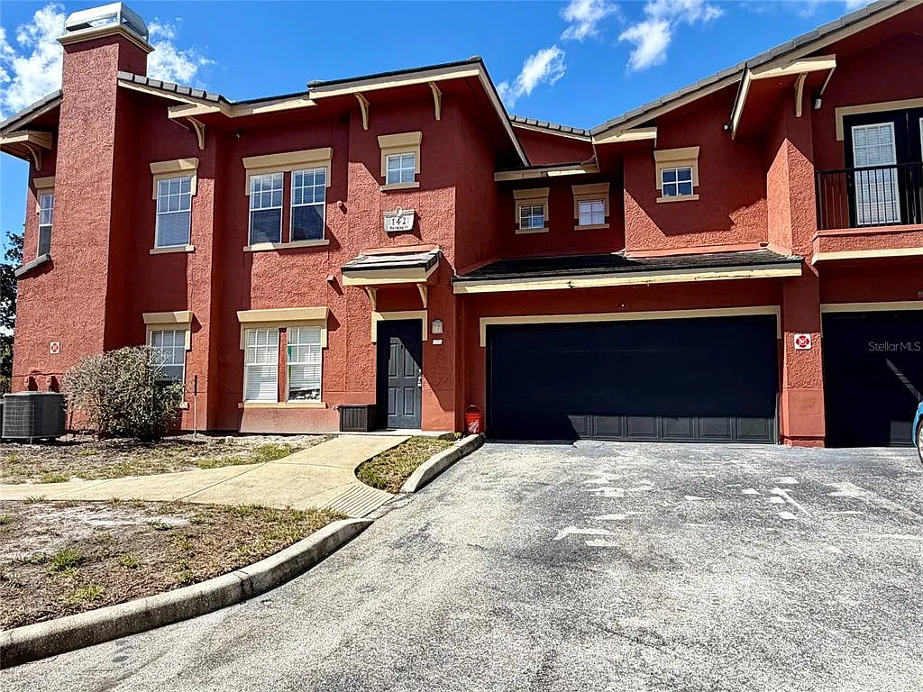 2 bed, 2.0 bath, 1478 sqft, $1,995 — Photo 2