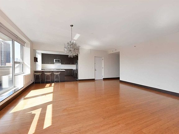 5th image of 543 48th Ave