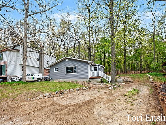 2nd image of 16950 Shawano Dr NE