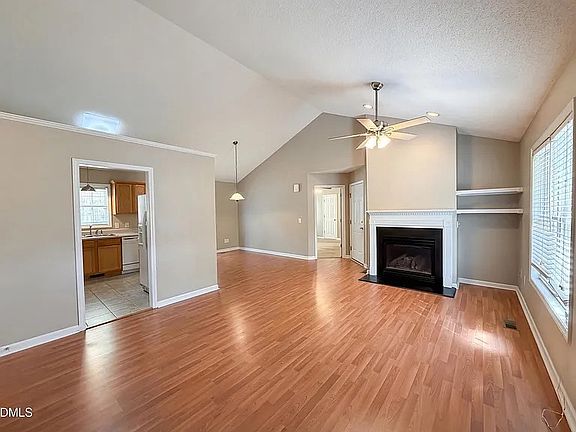 3rd image of 2032 Fairview Ln
