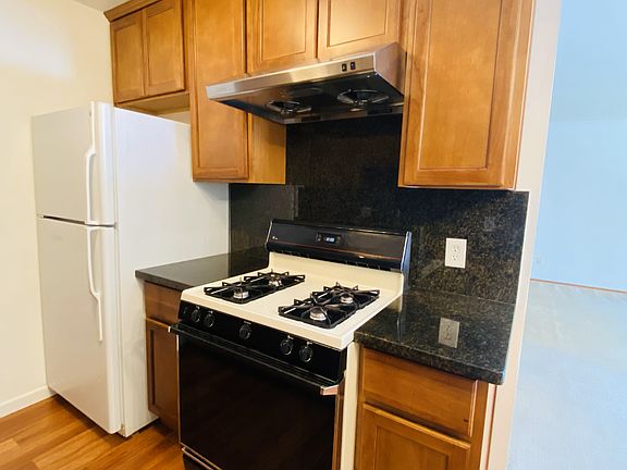 3rd image of 3027 Emerson St #3027