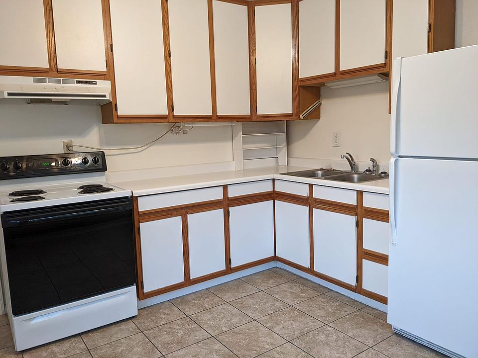 1st image of 214 W Whitman Dr