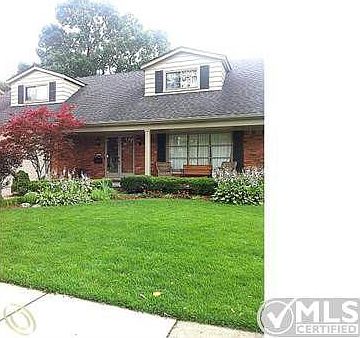1341 Blairmoor Ct. Grosse Pointe
