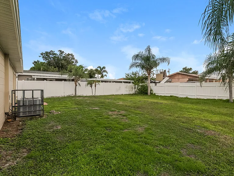 6624 N Cameron Ave — Photo 16