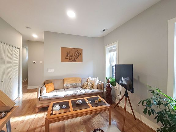 2nd image of 2111 N Sedgwick St #3N