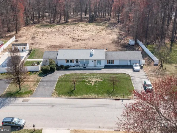 235 E Pittsfield St, Pennsville, NJ 08070
