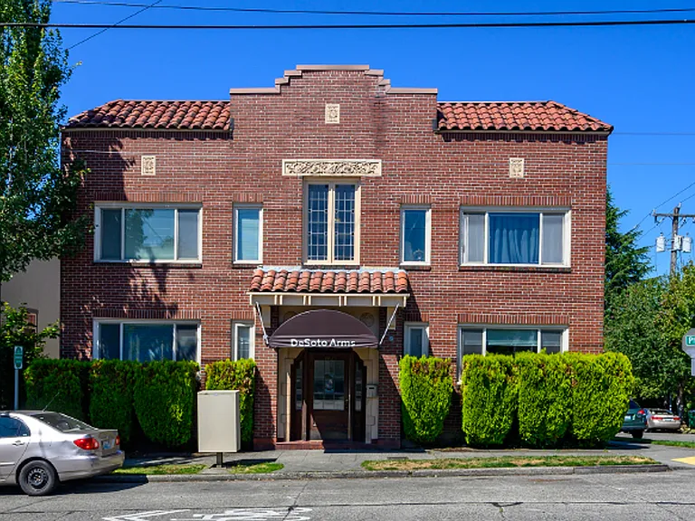 4435 Phinney Ave N — Photo 17