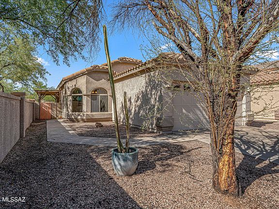 2nd image of 333 E Camino Rancho Cielo