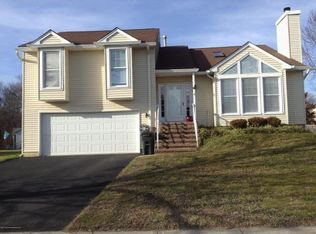 8 Mouse Creek Ct, Howell, NJ 07731