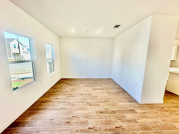 4th image of 1064 W Horizon Dr