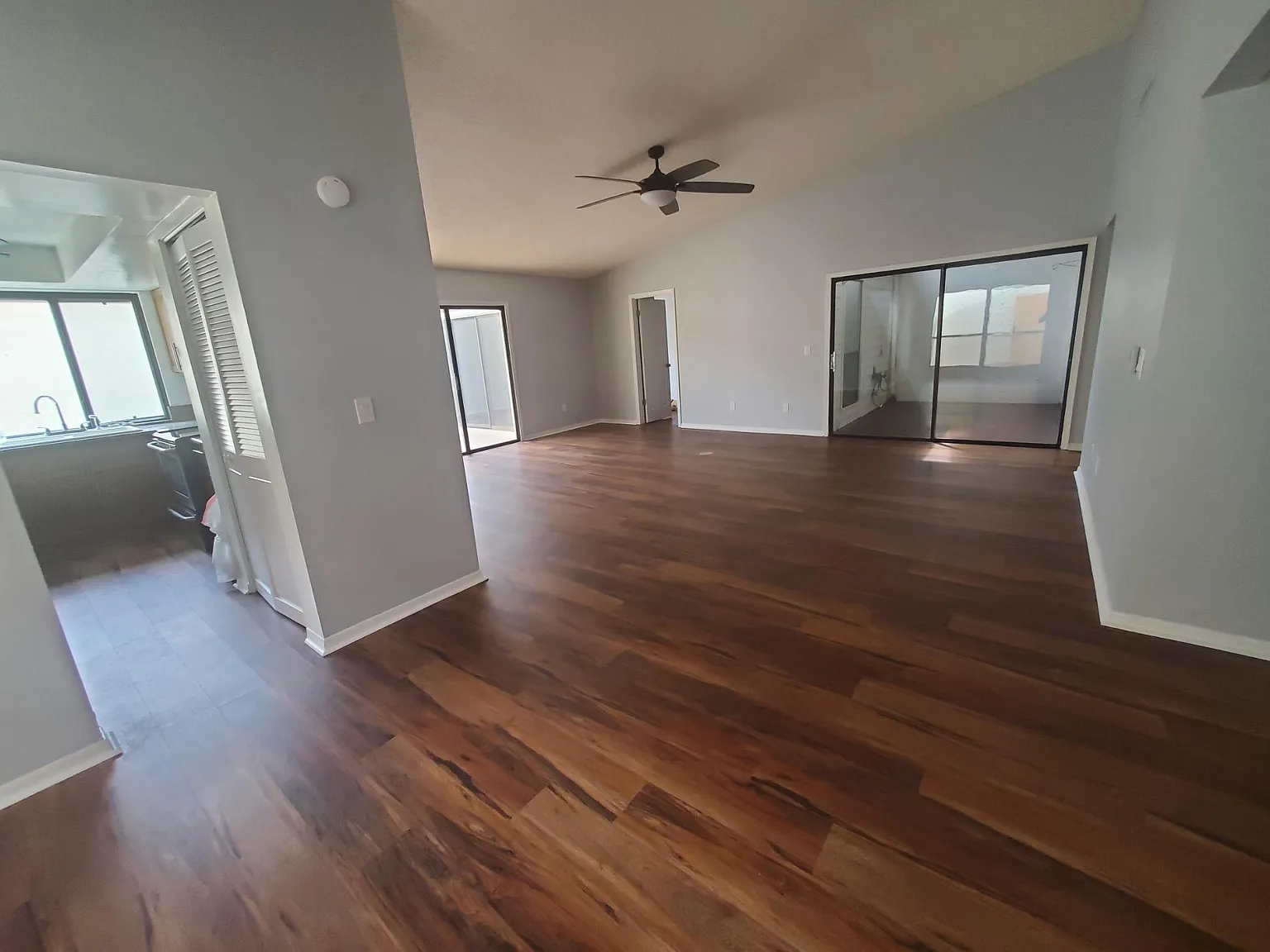 3 bed, 1559 sqft, $2,400 — Photo 2
