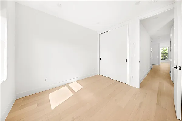 Rented by SERHANT. | media 14