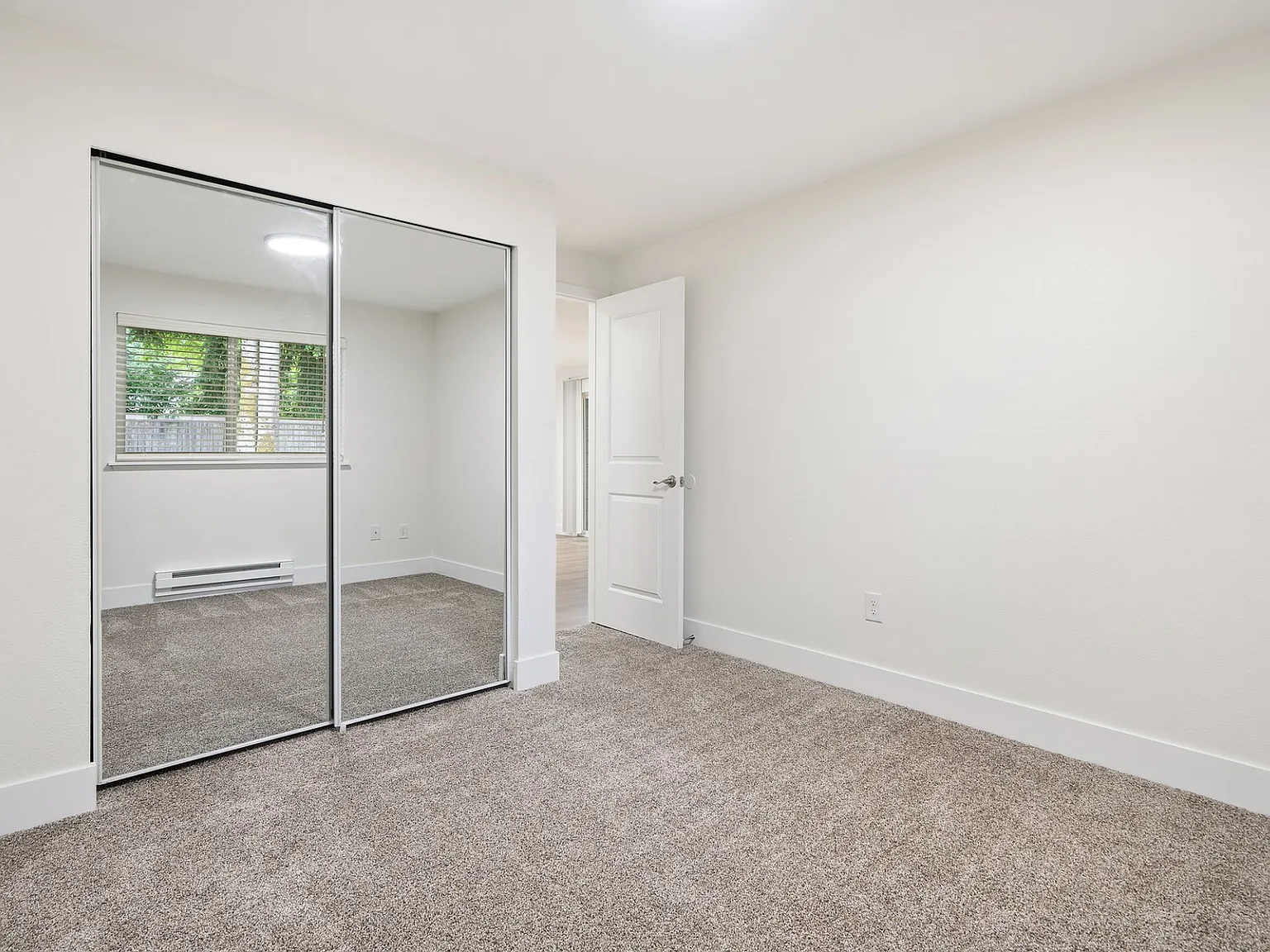 Pointe West Apartments — Photo 1