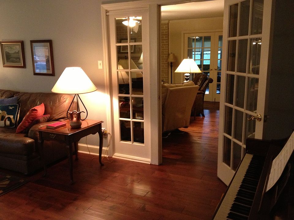 Living rm/Den hardwoods