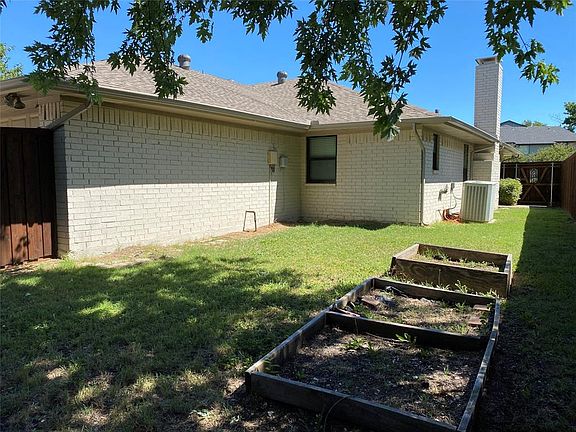 3rd image of 2828 Townbluff Dr