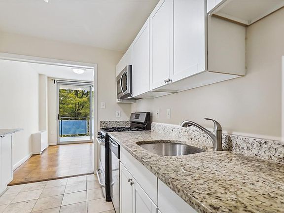 4th image of 10401 Grosvenor Pl APT 427