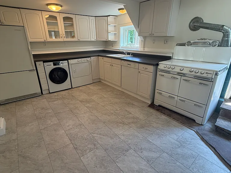 93 Medway Rd — Photo 1