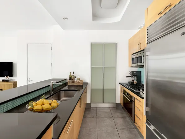 325 Fifth Avenue image 6 of 18