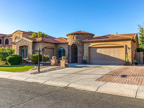 2nd image of 3334 E San Carlos Pl