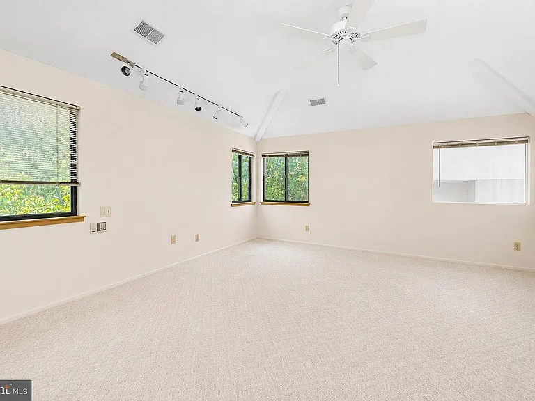 83 Sayre Dr — Photo 16