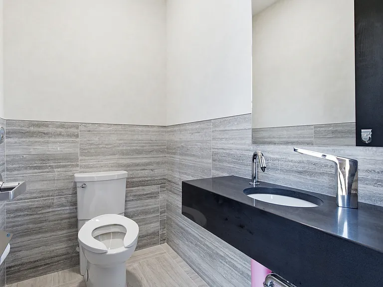 410 Westhaven St — Photo 53