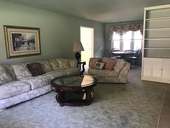 3rd image of 1352 Hickory Dr