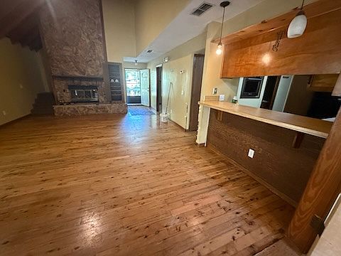 4th image of 302 Bernard Rd