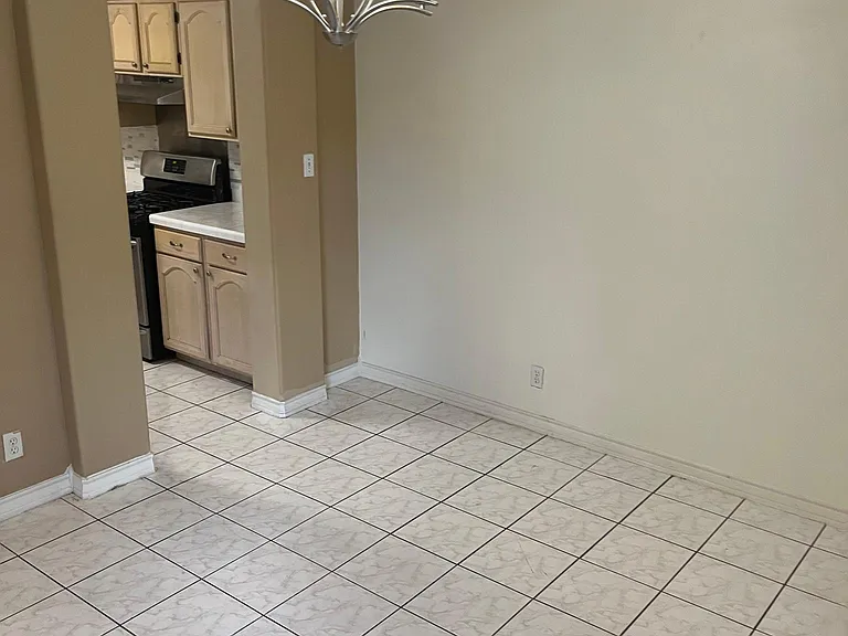 Breakfast/Dining room