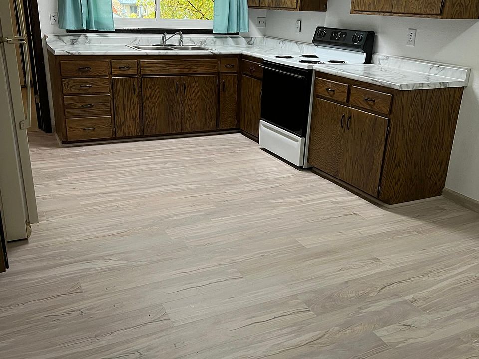 Large Bright Kitchen