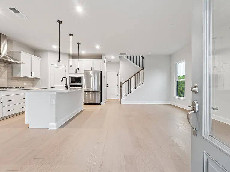 407 Renwood Trl — Photo 3