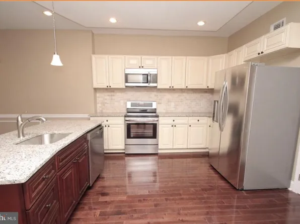 5026 Locust St, Philadelphia, PA 19139