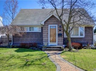 77 Wilfred Blvd, Hicksville, NY 11801